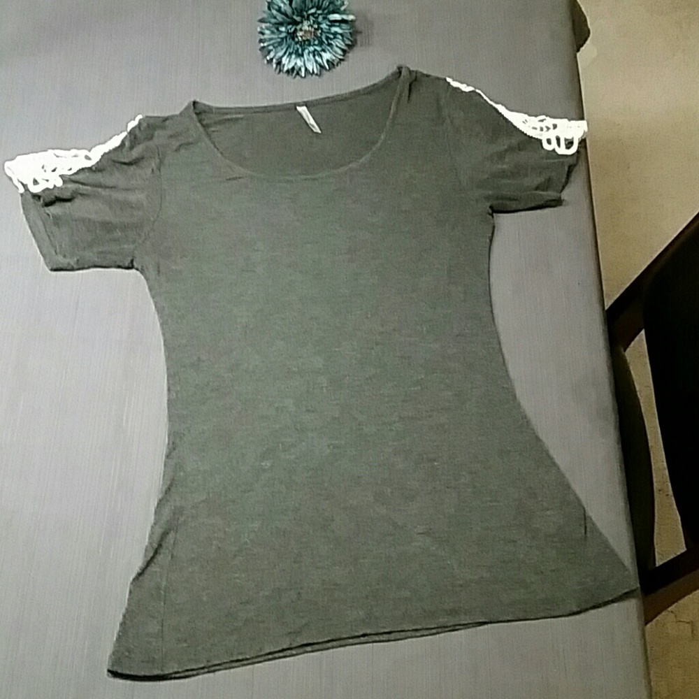 Gray tee with Ivory lace sleeve